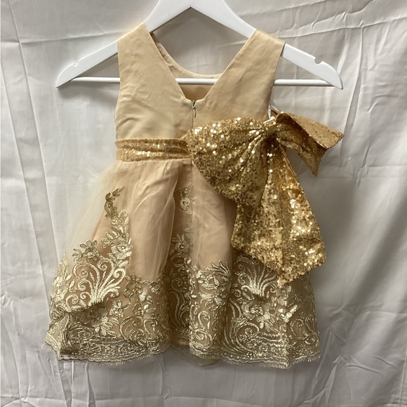 Gold sequin little girls party dress with detachable bow - Picture 2 of 4